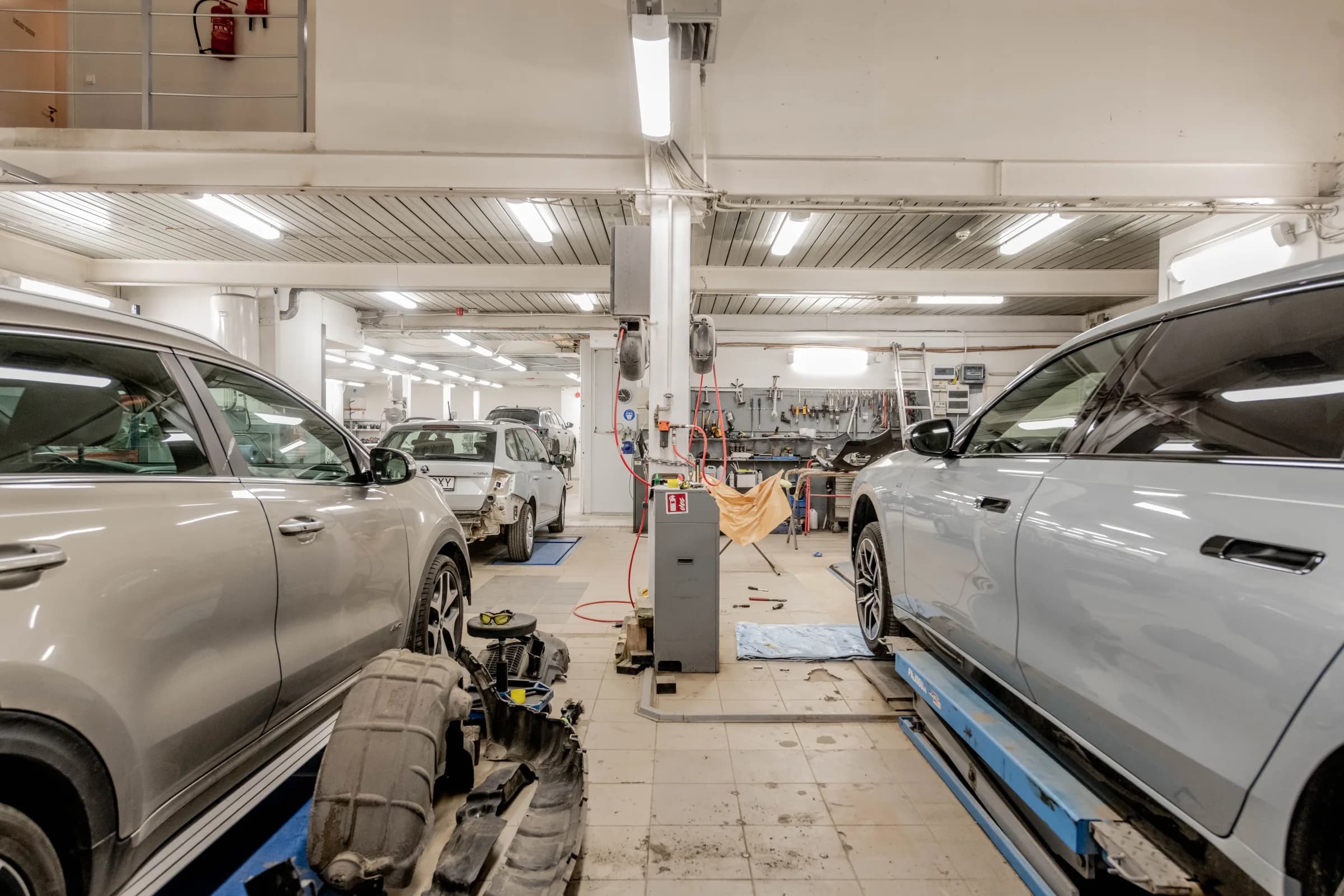 Équipe Transaction Automobile accueillant un client pour le rachat de son véhicule